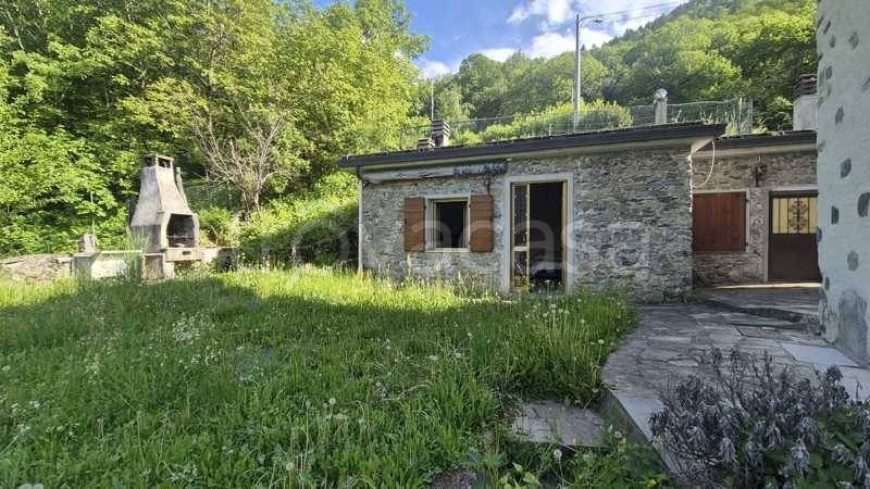 casa indipendente in vendita a Castello dell'Acqua