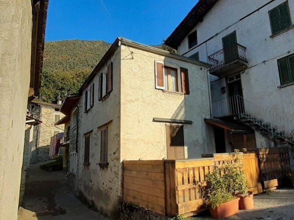 appartamento in vendita a Castione Andevenno in zona Gatti