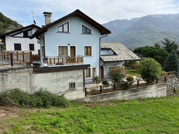 casa indipendente in vendita a Castione Andevenno