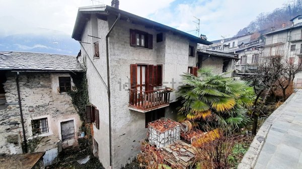 pentavano in vendita a Castione Andevenno