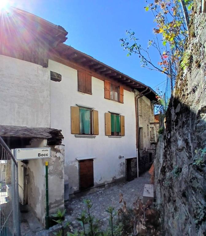 casa indipendente in vendita a Castione Andevenno