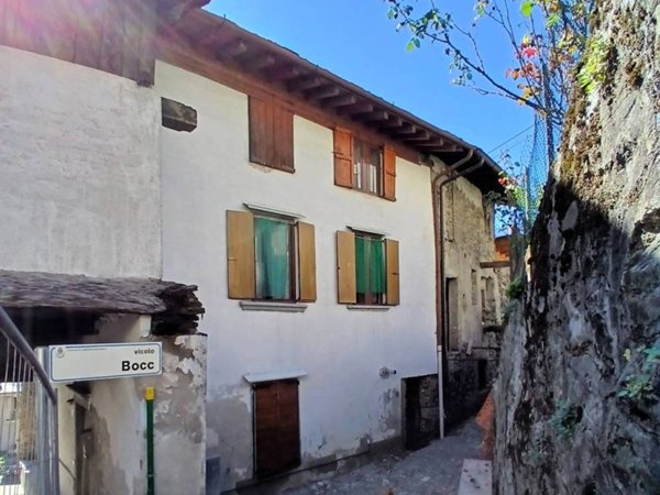 casa indipendente in vendita a Castione Andevenno