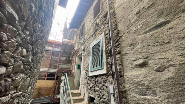 casa indipendente in vendita a Castione Andevenno