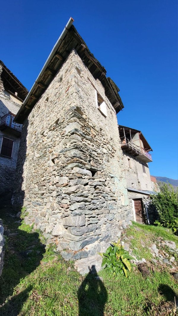 appartamento in vendita a Castione Andevenno in zona Moroni