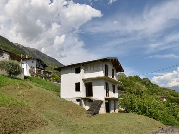 casa indipendente in vendita a Cercino