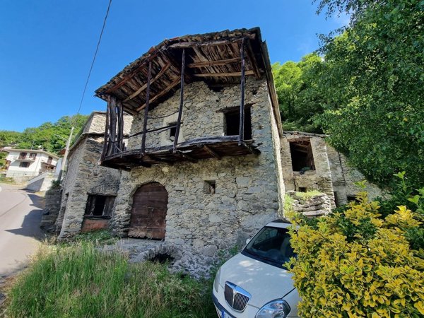 appartamento in vendita a Cercino in zona Piussogno