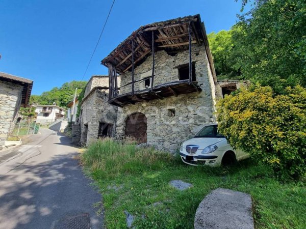casa indipendente in vendita a Cercino in zona Piussogno