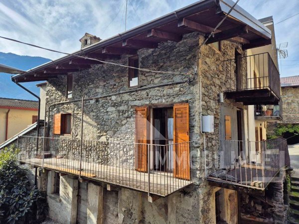 appartamento in vendita a Cercino in zona Piussogno