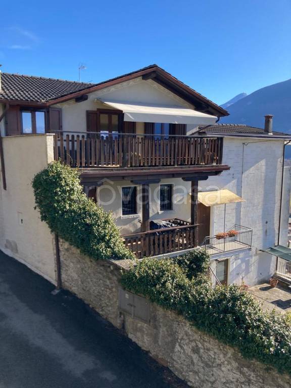 casa indipendente in vendita a Cercino in zona Piussogno