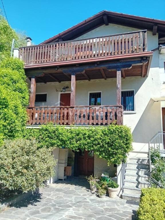 casa indipendente in vendita a Cercino in zona Piussogno