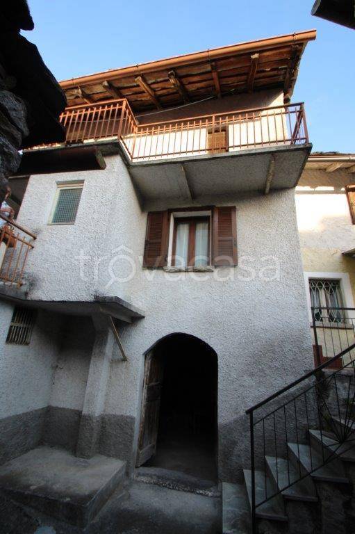 appartamento in vendita a Chiavenna in zona Campedello