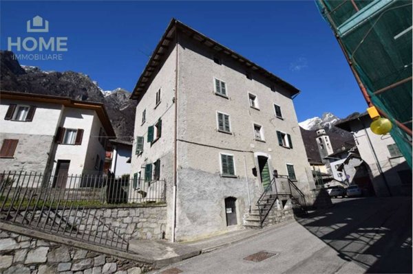 casa indipendente in vendita a Chiavenna in zona Campedello