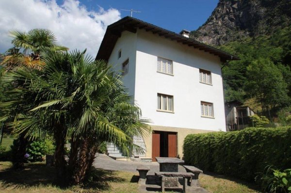casa indipendente in vendita a Chiavenna in zona Bette