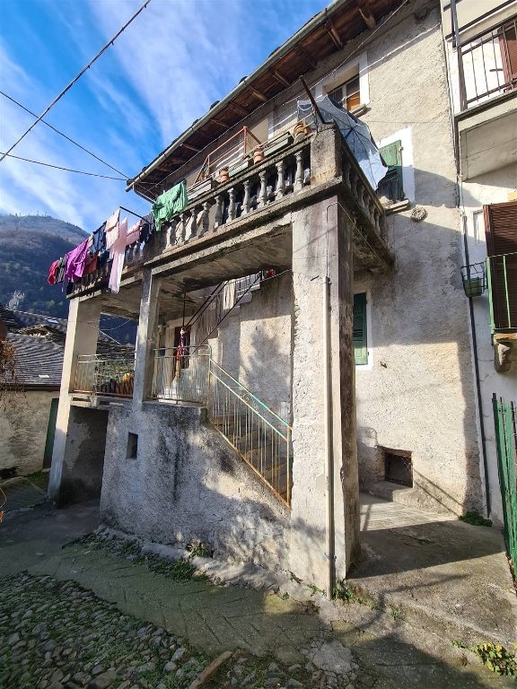 appartamento in vendita a Chiavenna in zona Bette