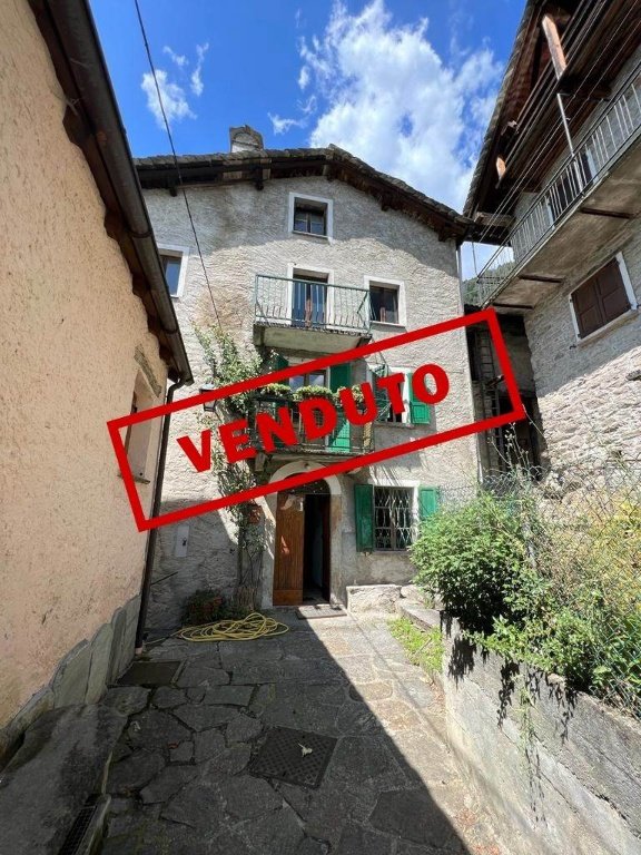 casa semindipendente in vendita a Chiavenna in zona Pianazzola