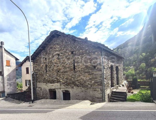 appartamento in vendita a Chiavenna in zona Bette