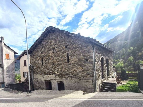 appartamento in vendita a Chiavenna in zona Bette