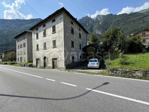 appartamento in vendita a Chiavenna in zona Campedello
