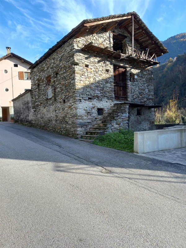 casa indipendente in vendita a Chiavenna in zona Campedello