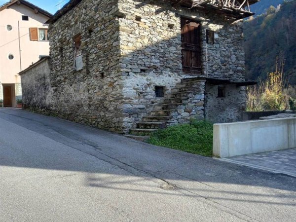 casale in vendita a Chiavenna in zona Campedello