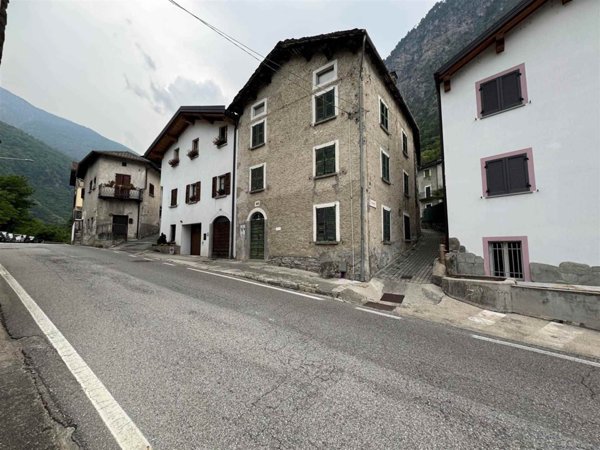 casa indipendente in vendita a Chiavenna in zona Bette