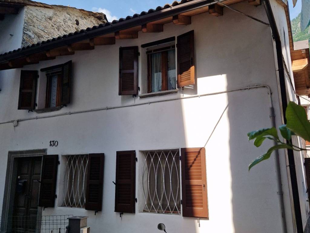 casa indipendente in vendita a Chiavenna in zona Campedello