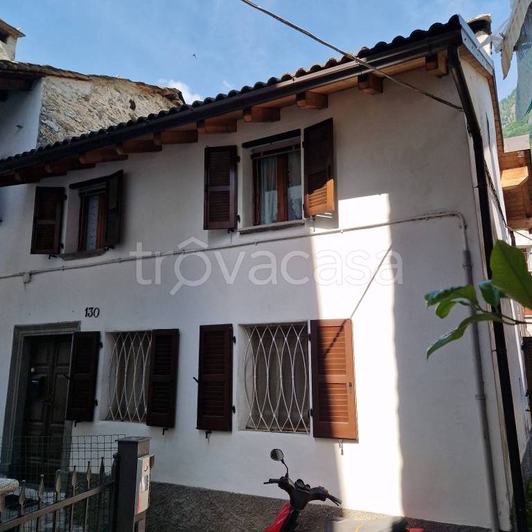 casa indipendente in vendita a Chiavenna in zona Campedello