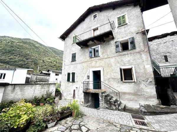 appartamento in vendita a Chiavenna in zona Bette