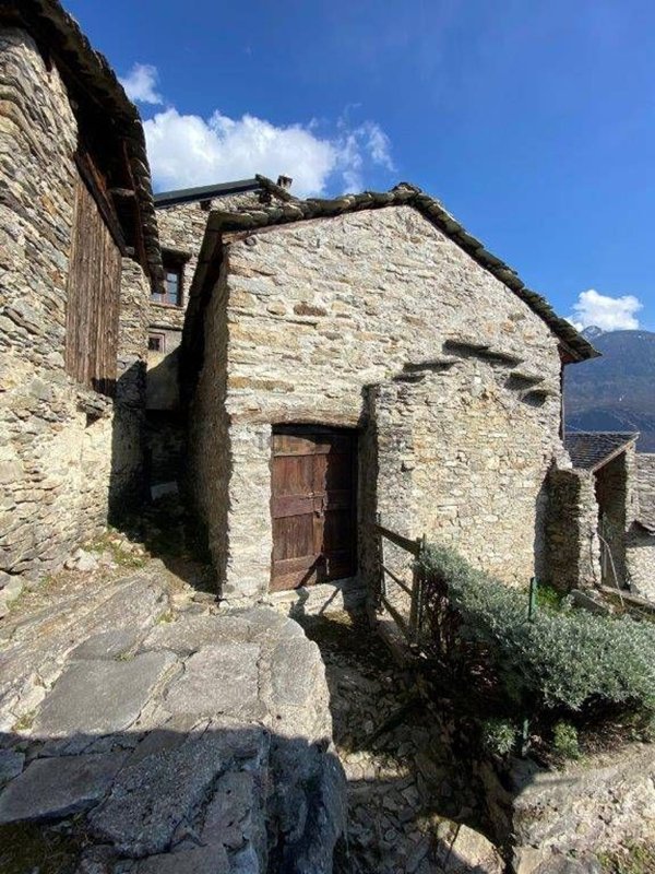 casale in vendita a Chiavenna in zona Pianazzola