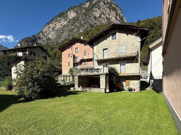 casa indipendente in vendita a Chiavenna in zona Bette