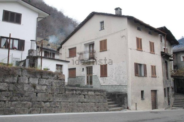 casa indipendente in vendita a Chiavenna in zona Bette