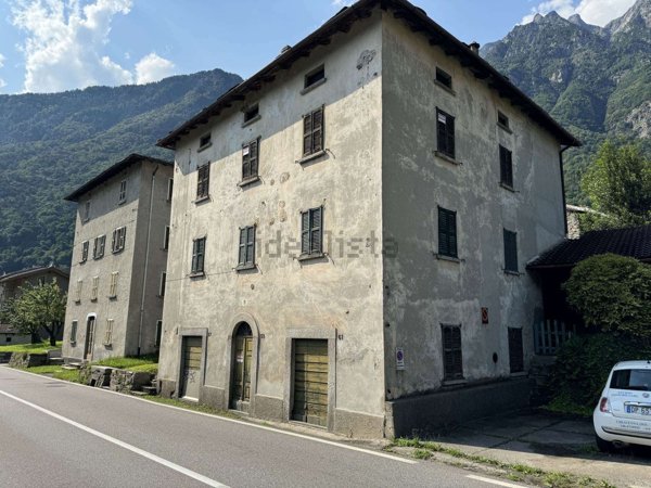 appartamento in vendita a Chiavenna in zona Campedello