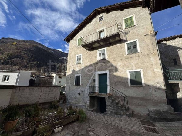 appartamento in vendita a Chiavenna in zona Bette