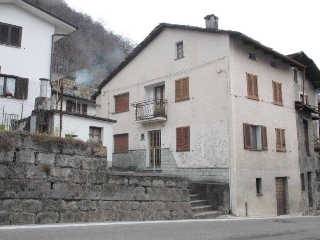 casa indipendente in vendita a Chiavenna in zona Bette