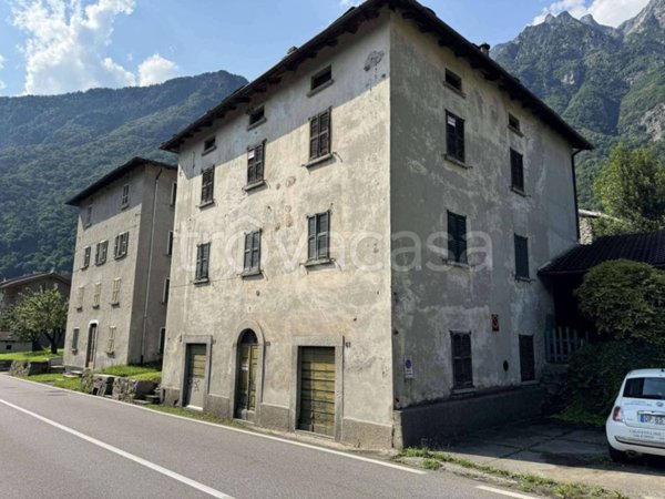 casa indipendente in vendita a Chiavenna in zona Campedello