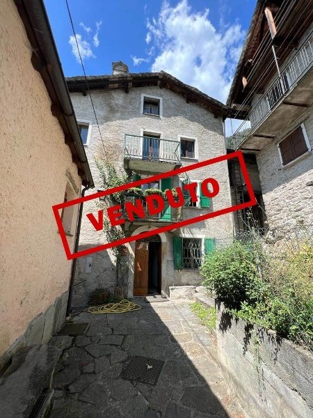 appartamento in vendita a Chiavenna in zona Pianazzola