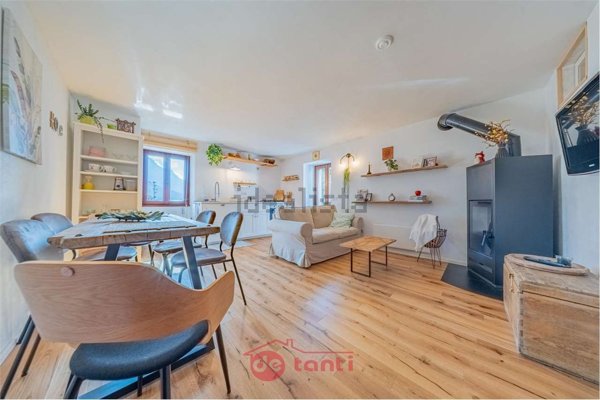 casa indipendente in vendita a Chiavenna in zona Pianazzola