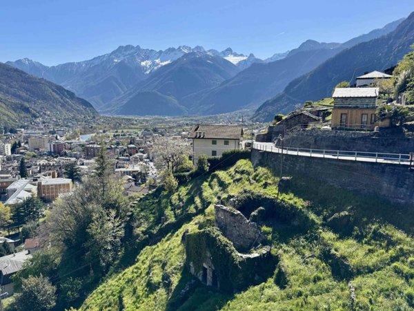 casa indipendente in vendita a Chiavenna in zona Pianazzola