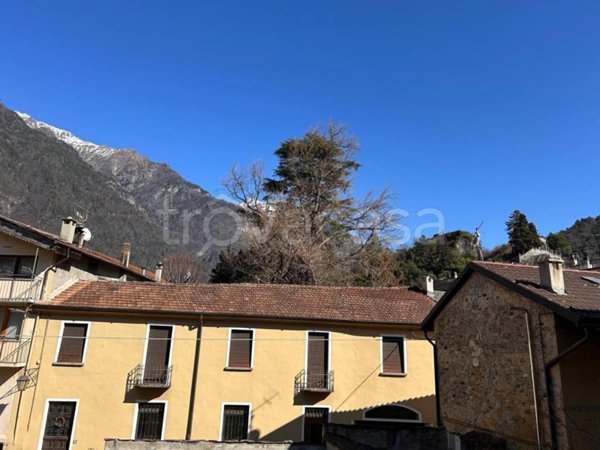 casa indipendente in vendita a Chiavenna in zona Loreto