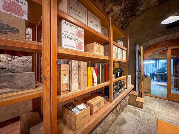 locale commerciale in vendita a Chiavenna in zona Bette