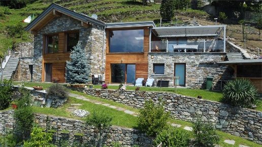 casa indipendente in vendita a Chiavenna in zona Pianazzola