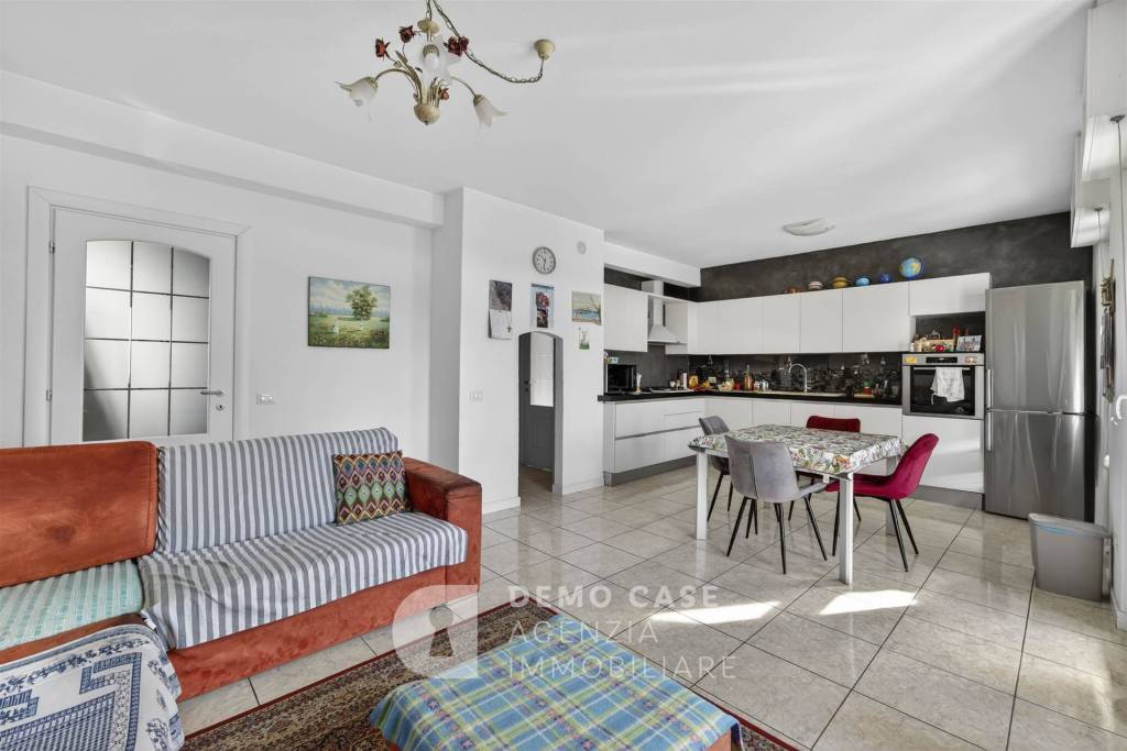 appartamento in vendita a Chiavenna in zona San Carlo