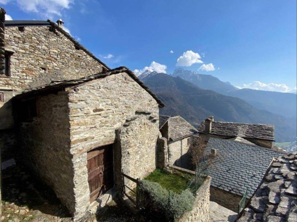 casa indipendente in vendita a Chiavenna in zona Pianazzola