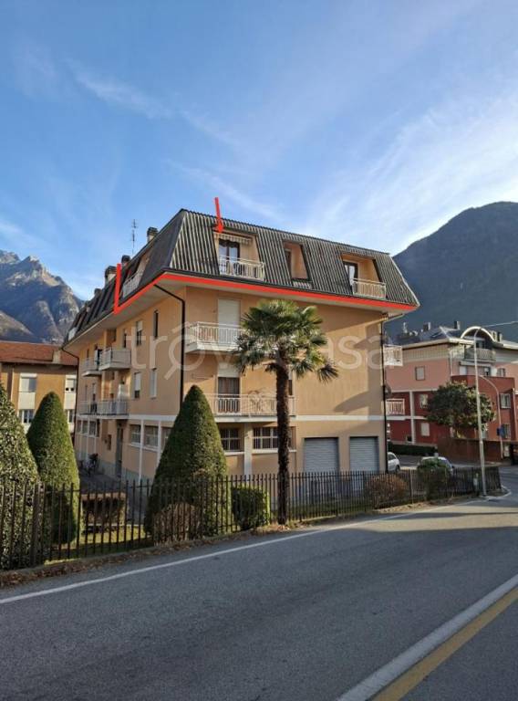 appartamento in vendita a Chiavenna in zona Bette