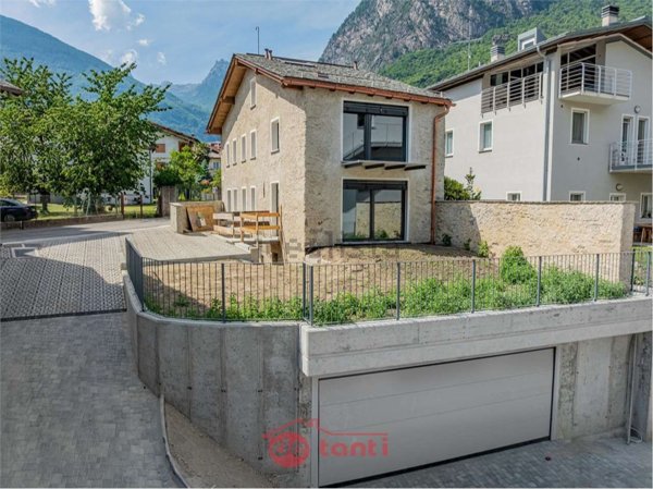 casa indipendente in vendita a Chiavenna in zona Bette