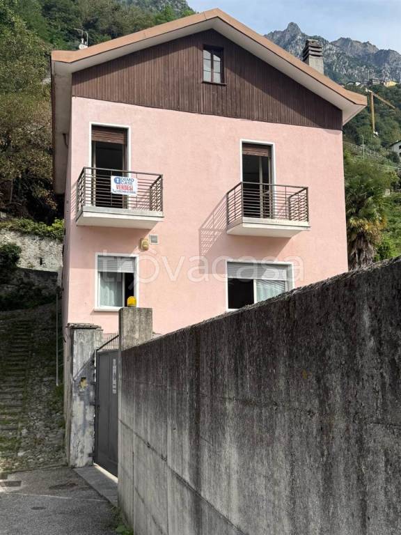 appartamento in vendita a Chiavenna in zona Bette