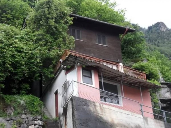 casa indipendente in vendita a Chiavenna in zona Pianazzola