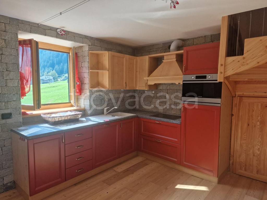 appartamento in vendita a Chiesa in Valmalenco in zona Chiareggio