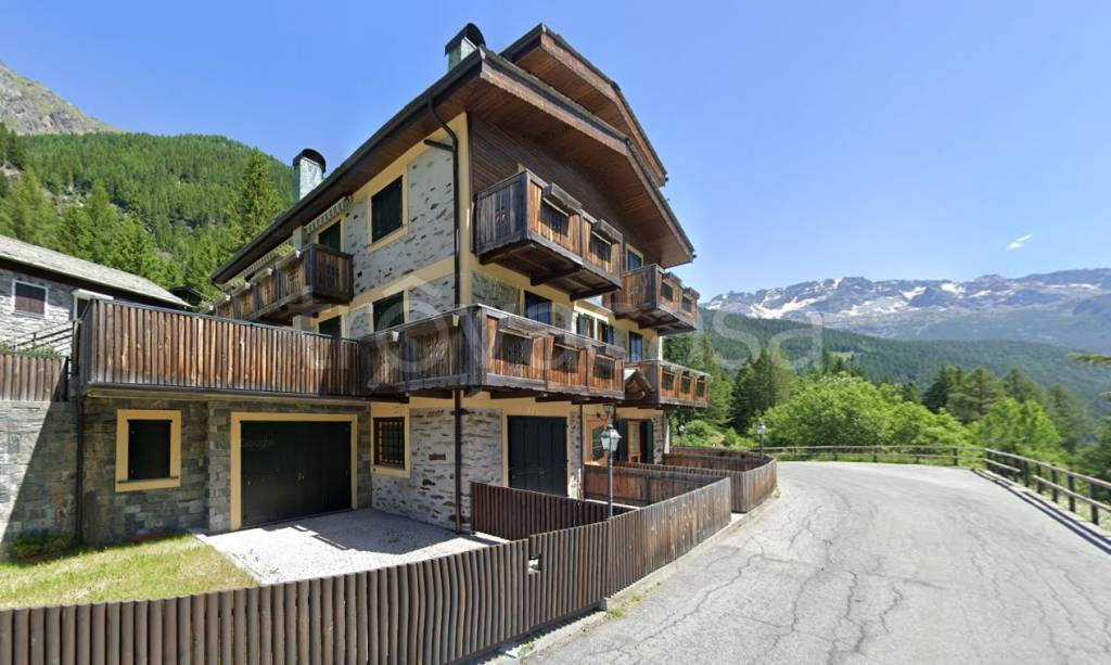 appartamento in vendita a Chiesa in Valmalenco in zona Chiareggio