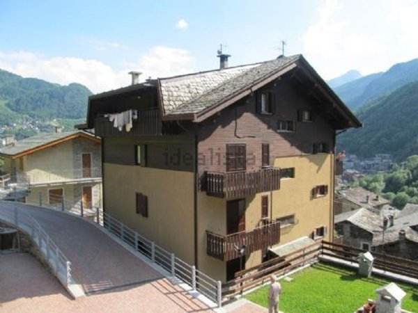 appartamento in vendita a Chiesa in Valmalenco in zona Chiareggio